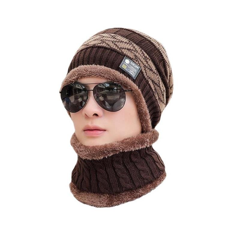 A man with a hat and a tweezer in winter and a warm, warm, cold, outdoor, cold cycling to a mountain and a winter cotton hat