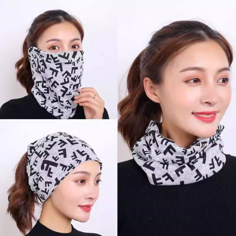 Sporting headscarf warms the face mask, and the men and women ride around the house in the autumn and winter to protect their necks