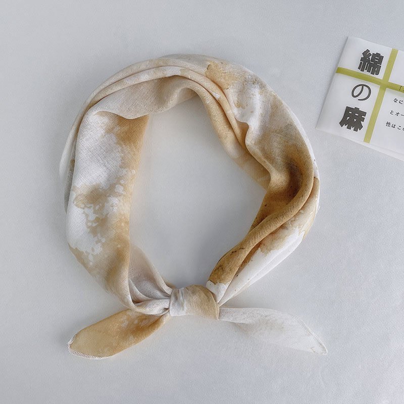 Improper and tan-covered turbans, with daily neck scarfs in the air-conditioning room