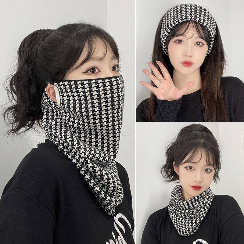 A new 2024 for a woman riding a neck-crowding girl's winter motorcycle