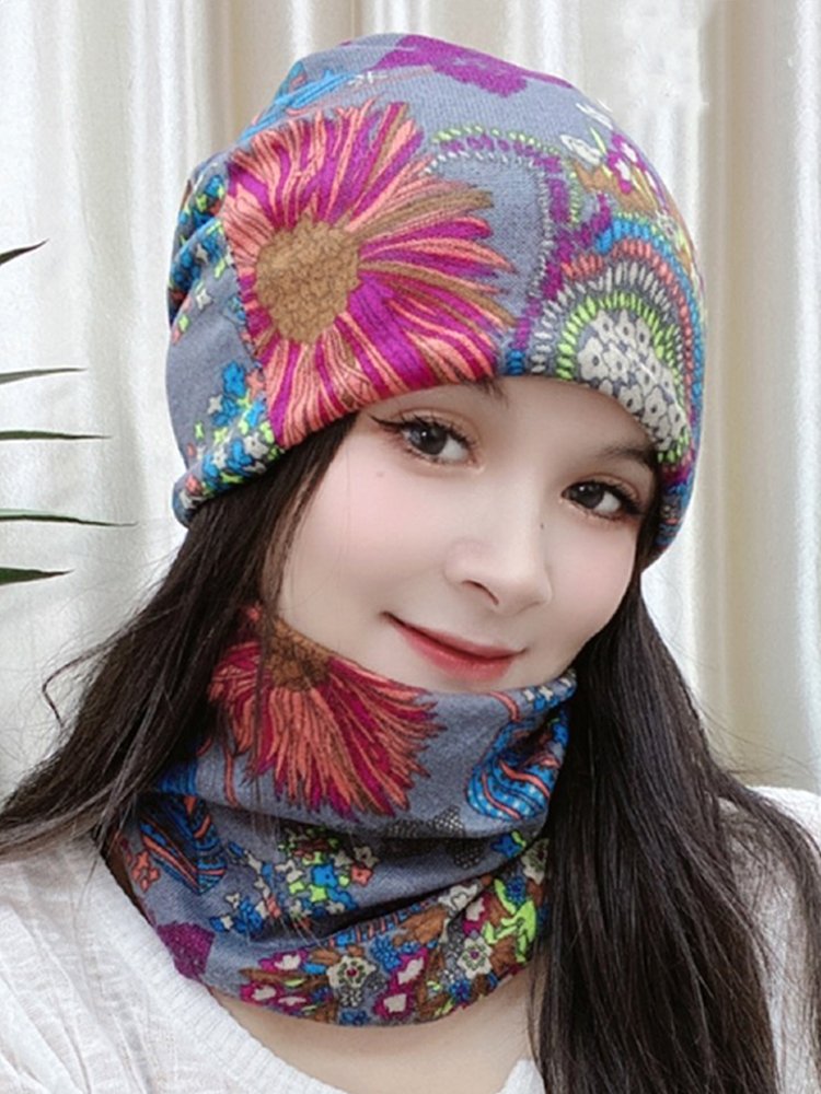 More heated hoods to cover women with white-haired hats