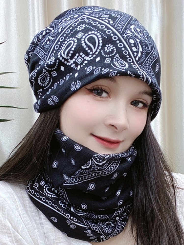 More heated hoods to cover women with white-haired hats
