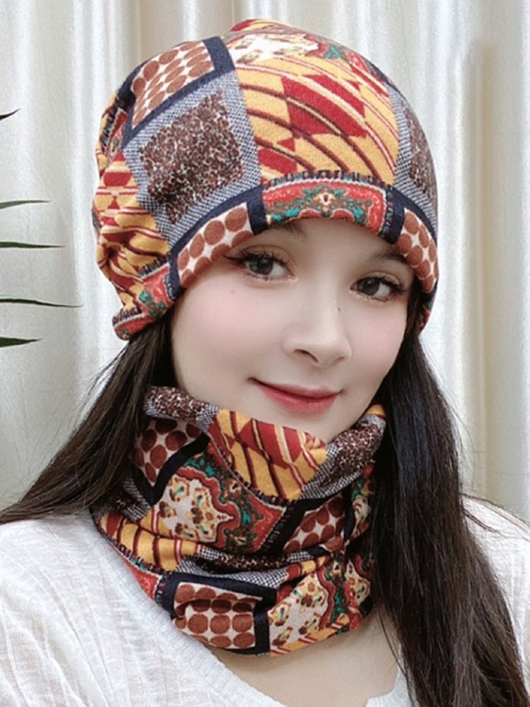 More heated hoods to cover women with white-haired hats
