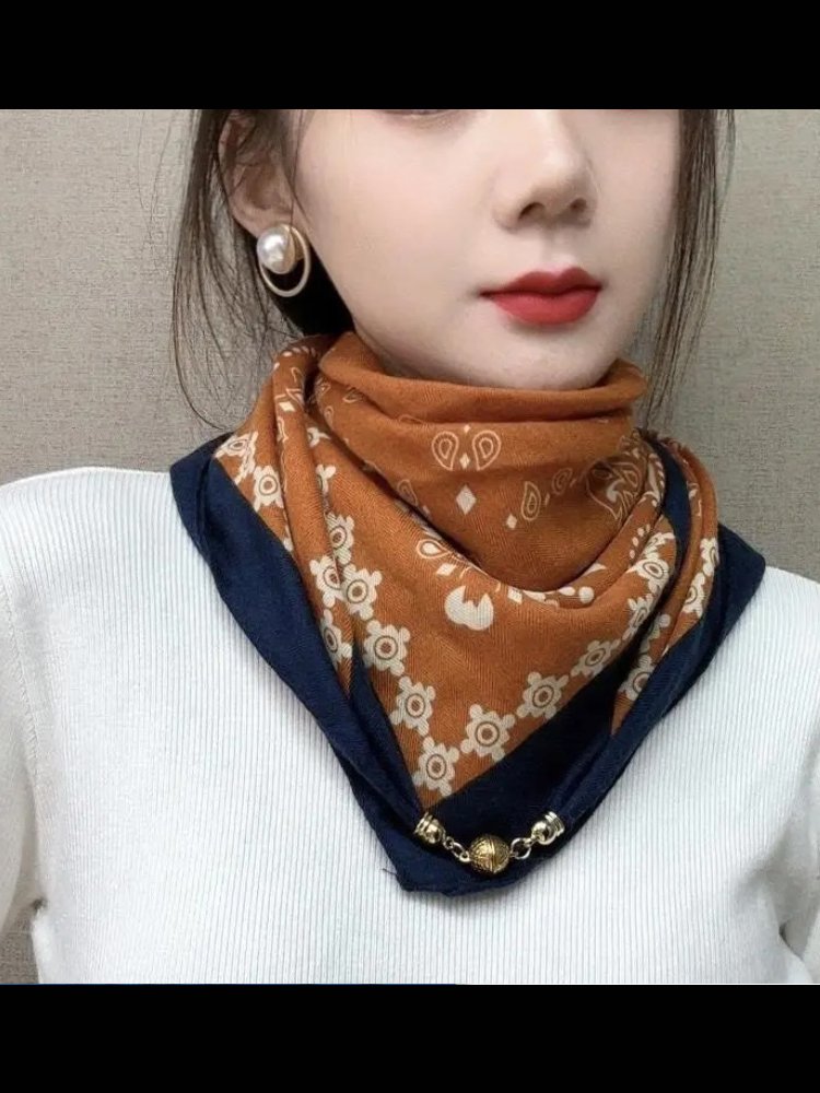 A new 2024 shawl in autumn winter for the little neck-sniff girl