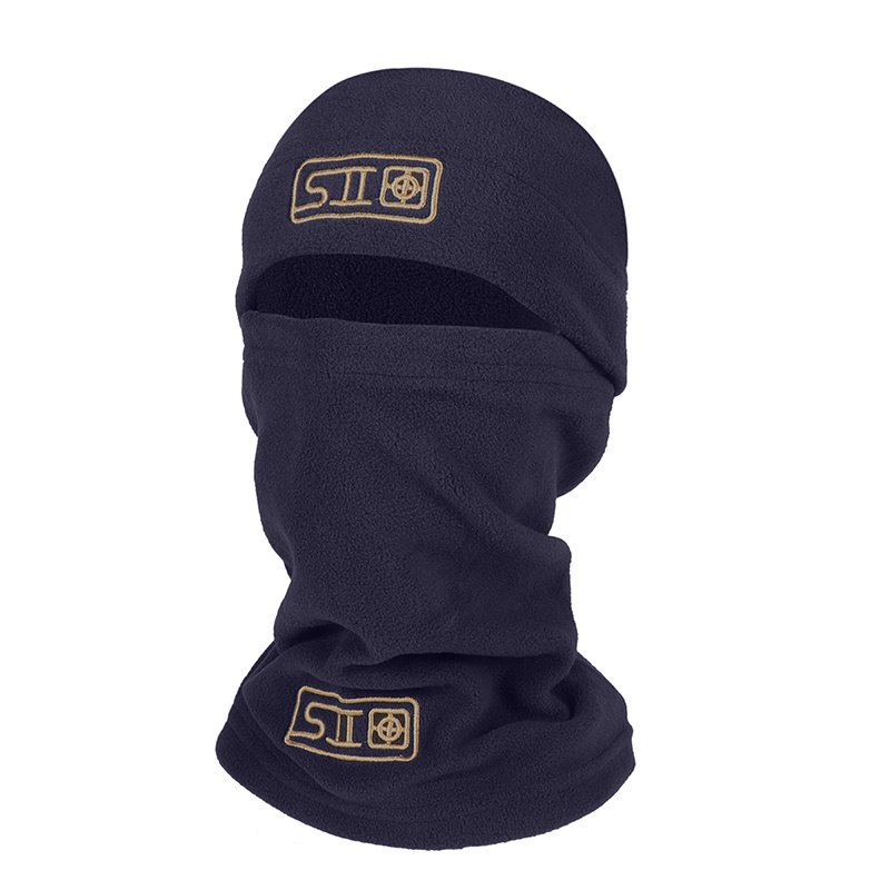 In the autumn and winter, men and women riding a velvet-cap with a thick wind-proof and cold-seasoned warm cap