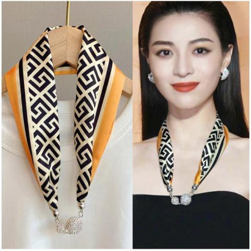 The new neck-cracked little silk towel girl has a long summer pearl-buttoned decorated scarf