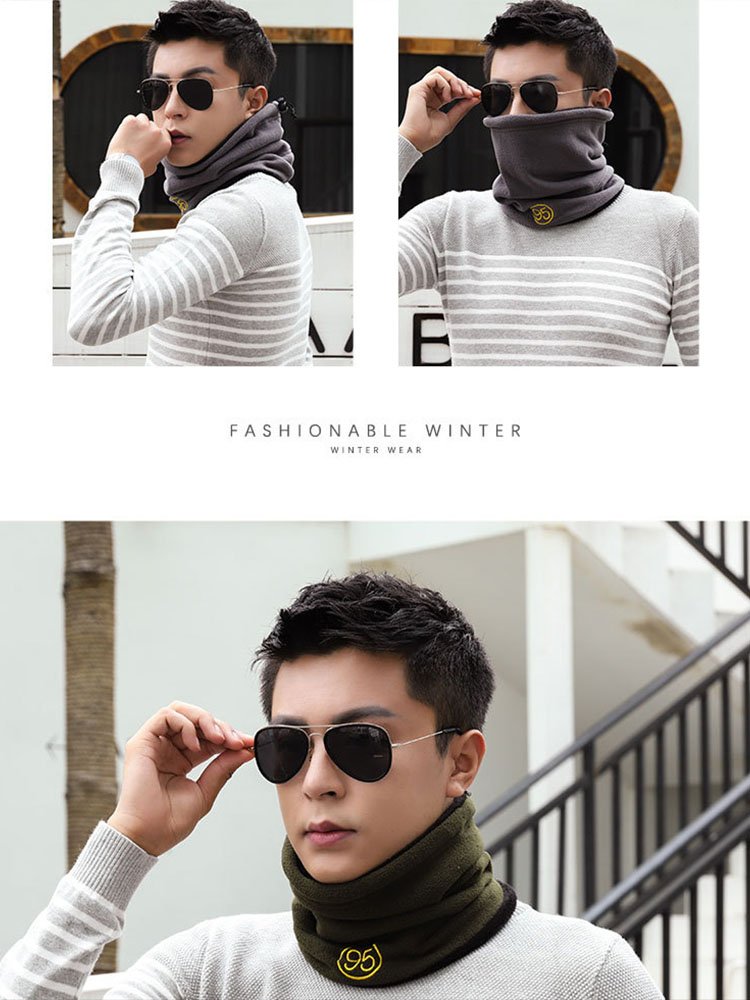 A warm and thick neck-covered female wind protection by a cold-trained motorcycle rider