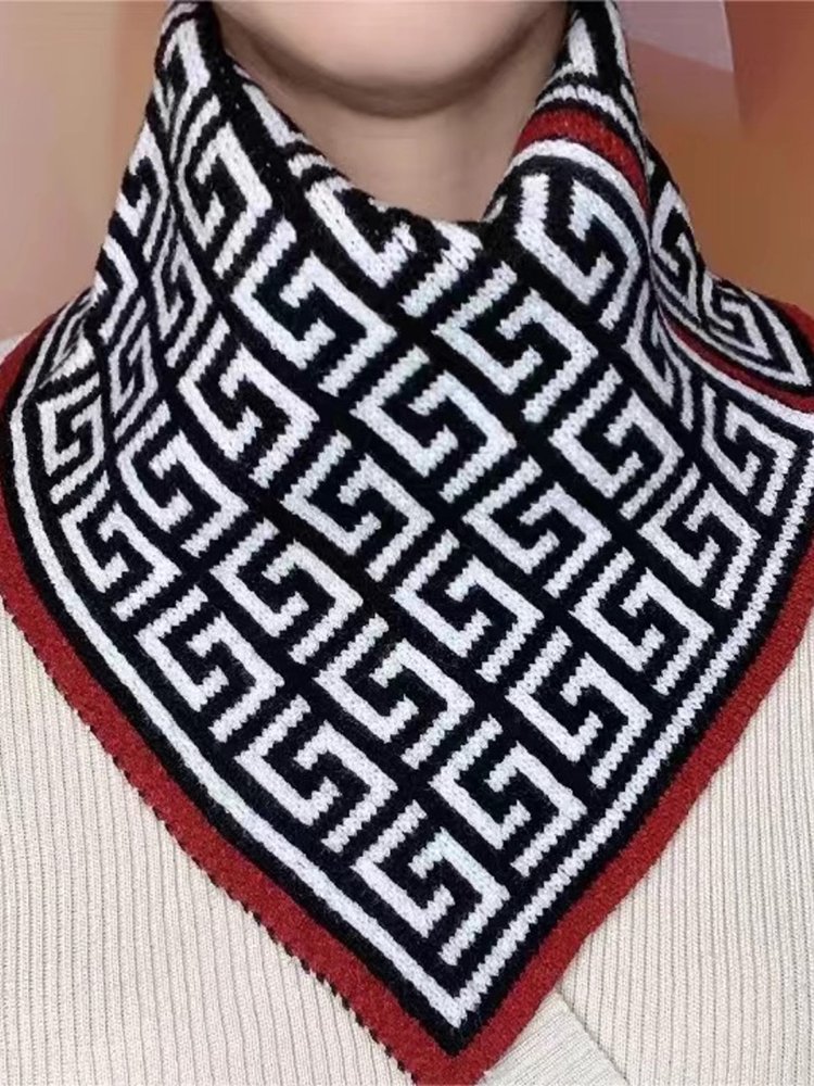 "Autumn and winter velvet velvet, a man and a woman who wear lazy scarfs to keep their necks warm."