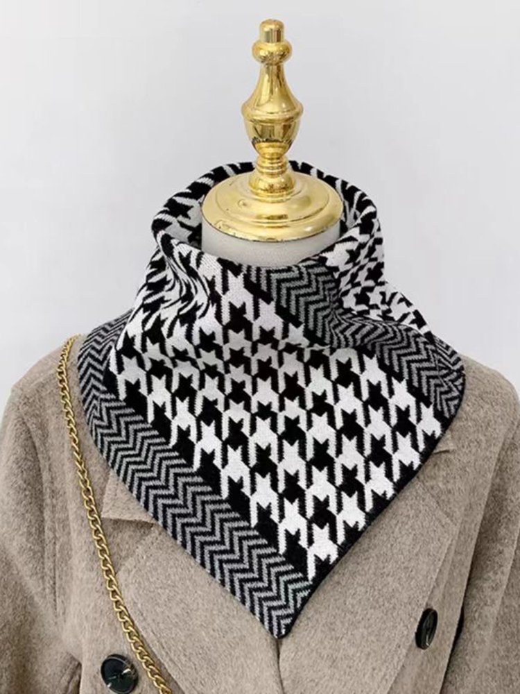 "Autumn and winter velvet velvet, a man and a woman who wear lazy scarfs to keep their necks warm."