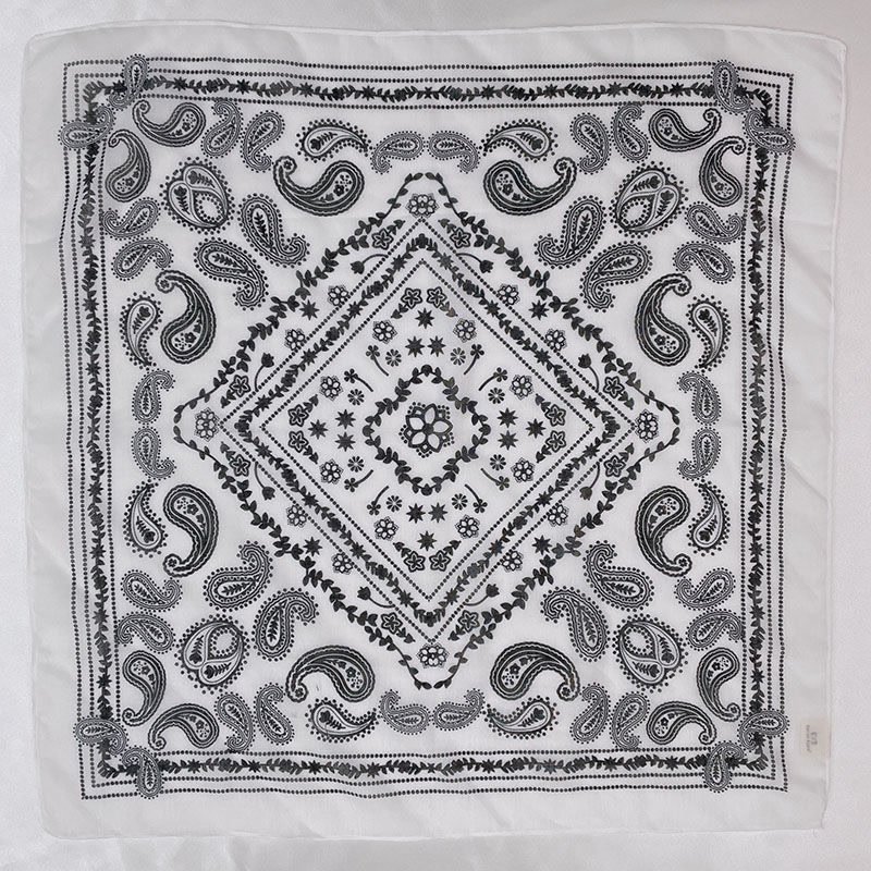 a new version of the plaster turban of cashew nuts, 58x58, air-conditioning room, neck scarf