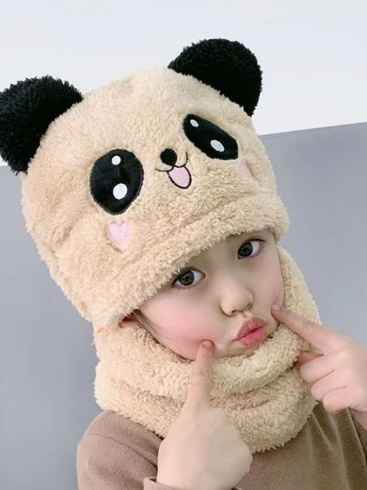 In autumn and winter, the boy and girl with the scarf and the baby with the hood and the hood