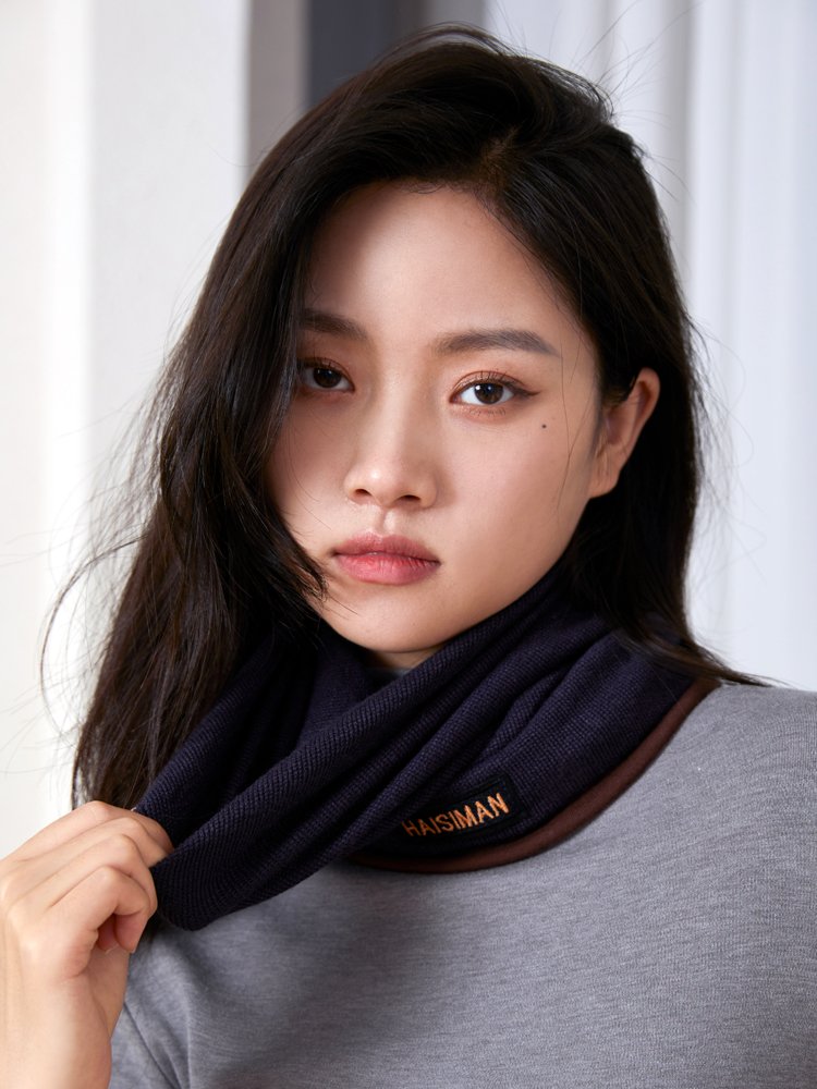 Warm neck and neck-covered hoods piled up in the autumn and winter caps with a velvet and thick-faced scarf cap