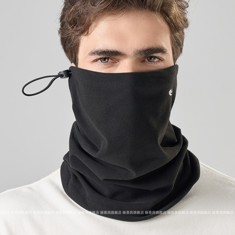 Ride with wind and masked women to keep their neck warm during the winter