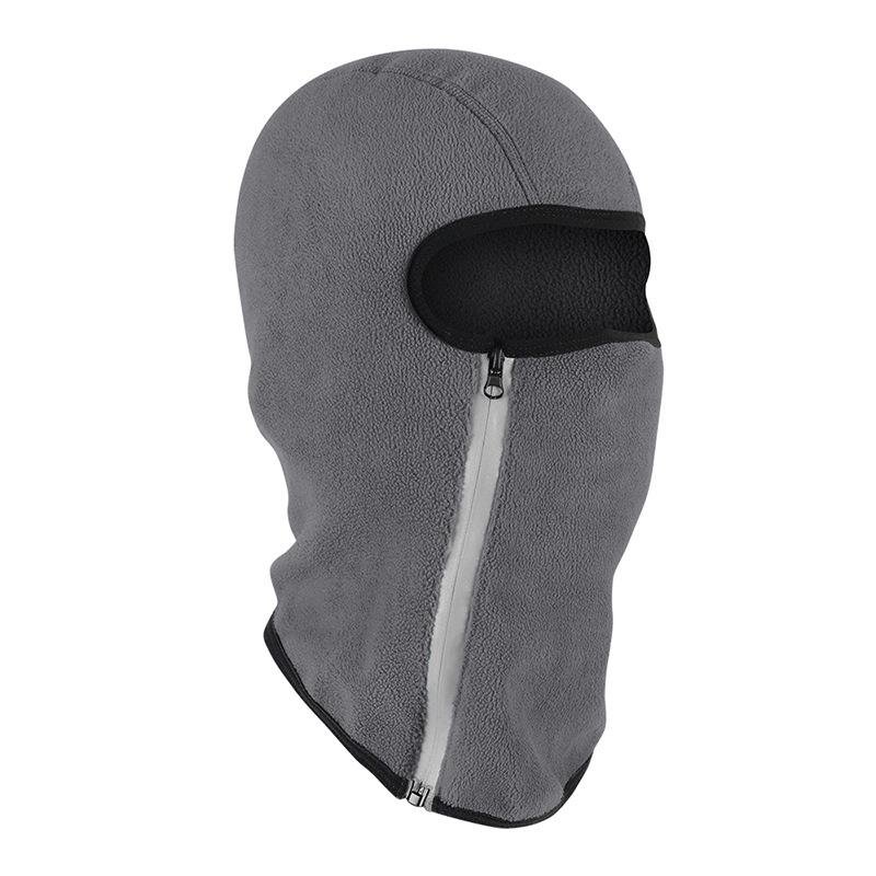 Ride-on-heating balconies with a cold head around the hill and a hood for neck-crowding