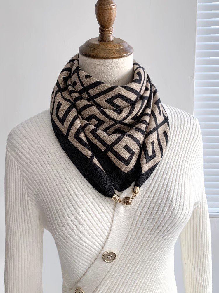 Magnetic triangulation neck-protected little scarf girl, 2024 new tampons in the autumn and winter