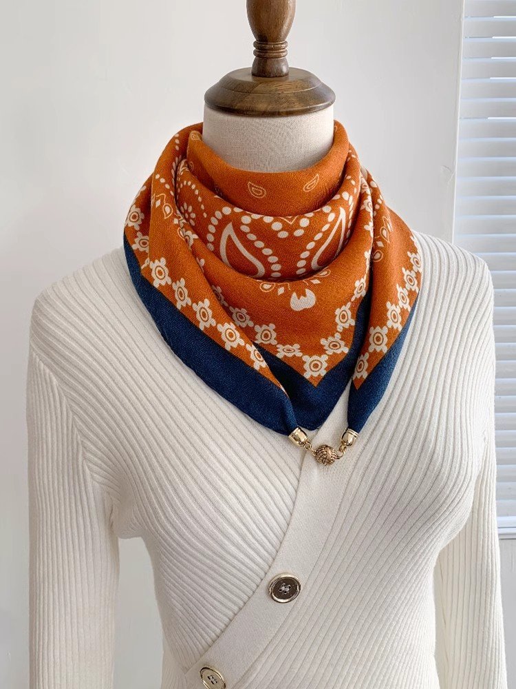 Magnetic triangulation neck-protected little scarf girl, 2024 new tampons in the autumn and winter