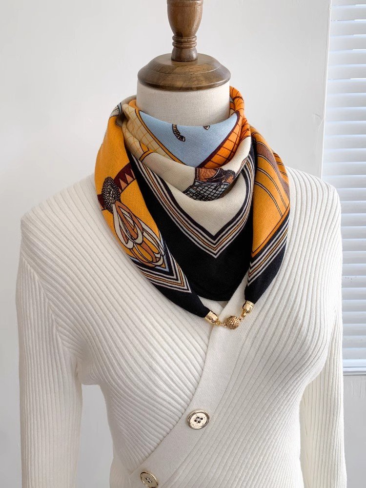 Magnetic triangulation neck-protected little scarf girl, 2024 new tampons in the autumn and winter