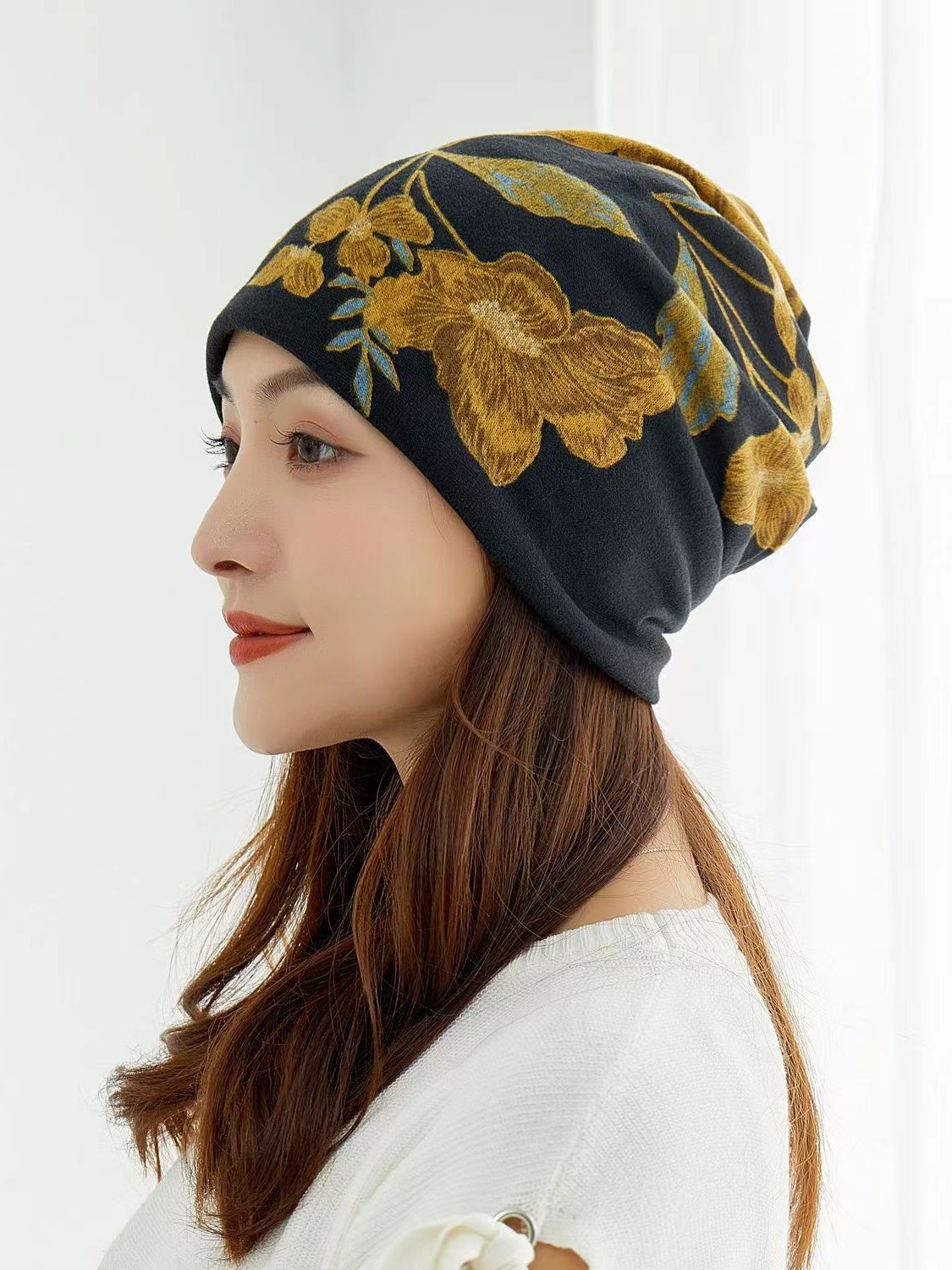 In autumn and winter, the Korean hat girl used a turban cap, a turban cap, a tattered tatter and a tatter