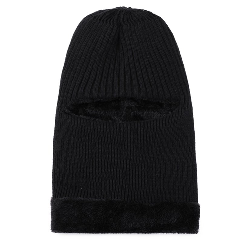 A man with a hat, a woman with a wind hat and a hood for winter