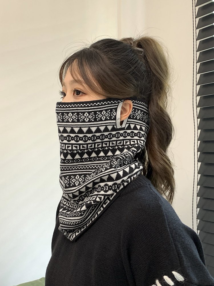 The new wind mask covers the whole of her face