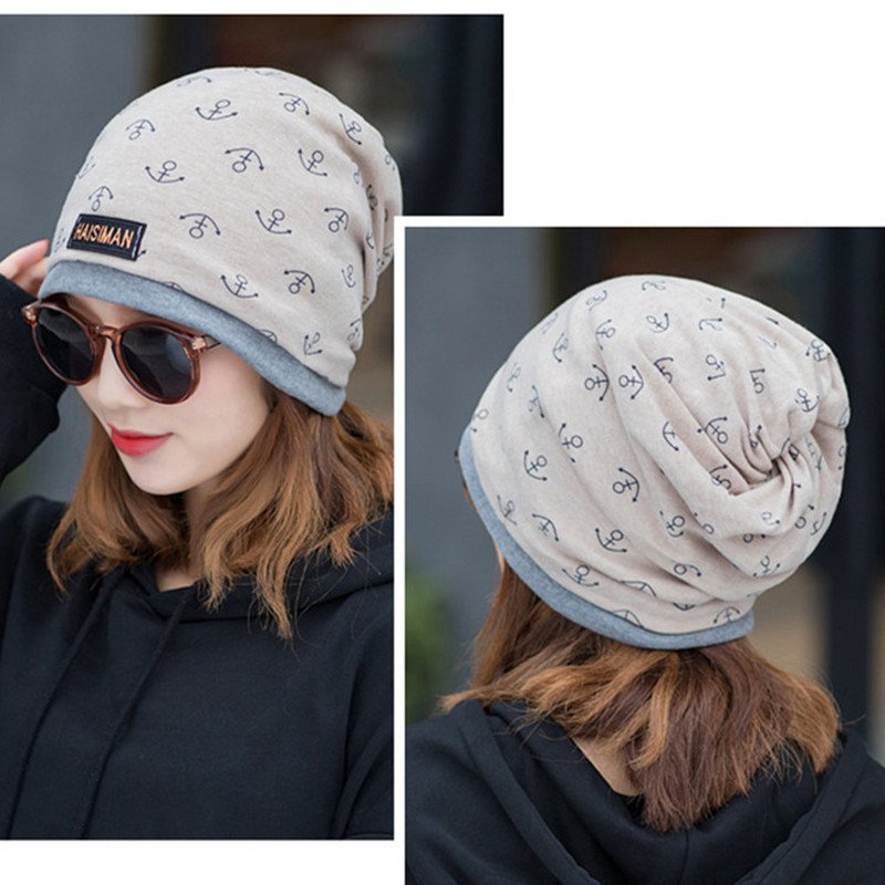 In the open autumn and winter, the magic turban will protect the face of the man and the woman with a thick scarf and a cotton hat