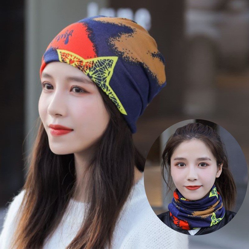 The horsetail girl's hat on a high braid in the autumn winter, running against the cold hoods and keeping her ears warm