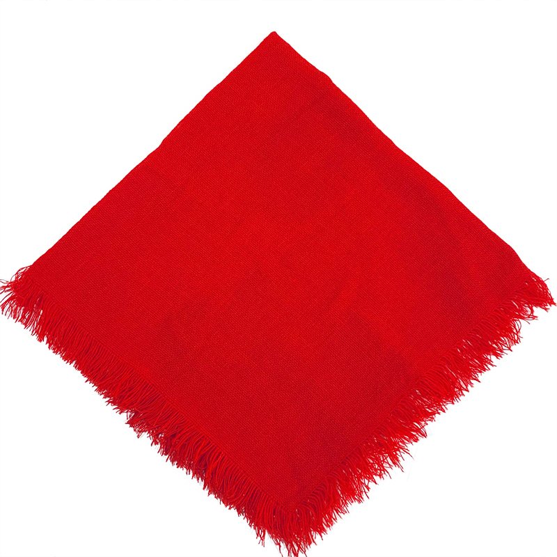 The old-age warm-knit scarf in the red of the old rural performance