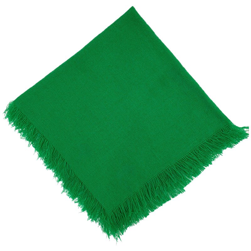 The old-age warm-knit scarf in the red of the old rural performance