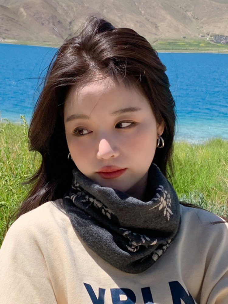 The new 2024, the winter Korean version of a warm neck scarf with a thick wind mask