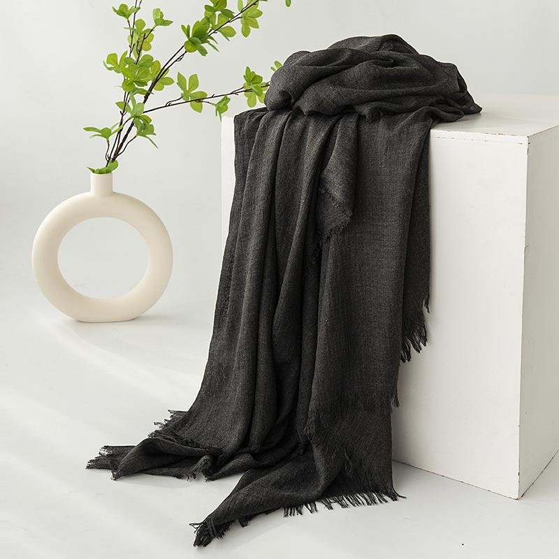 A sand-proof, sand-proof, sand-free, sand-turban scarf veil in the summers of the nation