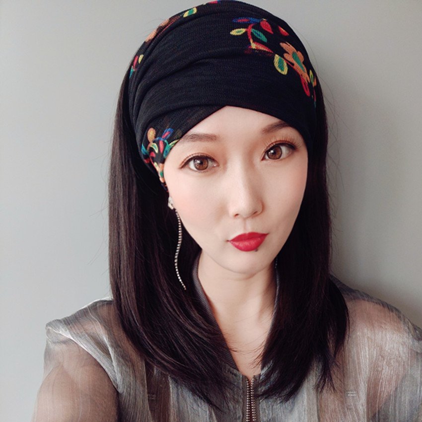New hand-dressed headscarf caps, emptied hats, about 100 tacks, two scarfs