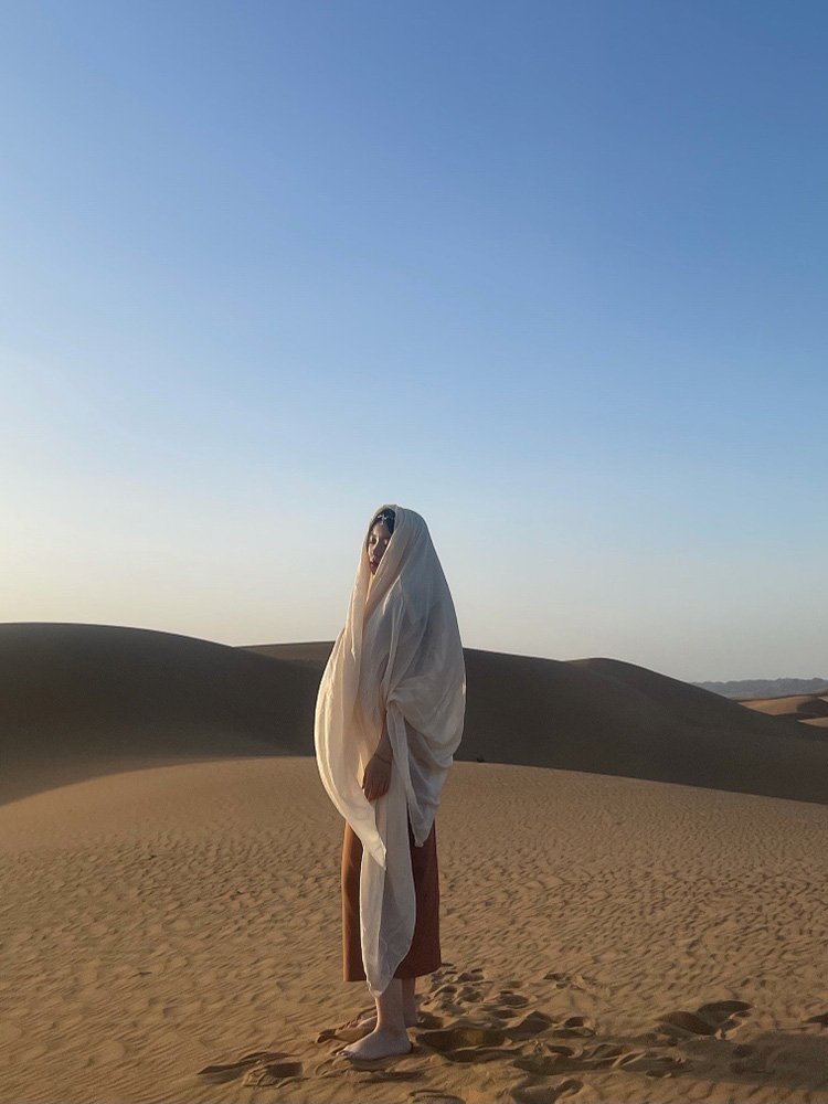 The nation's north-west Hong Kong tourist desert wears a super-tan-proof turban cotton turban scarf