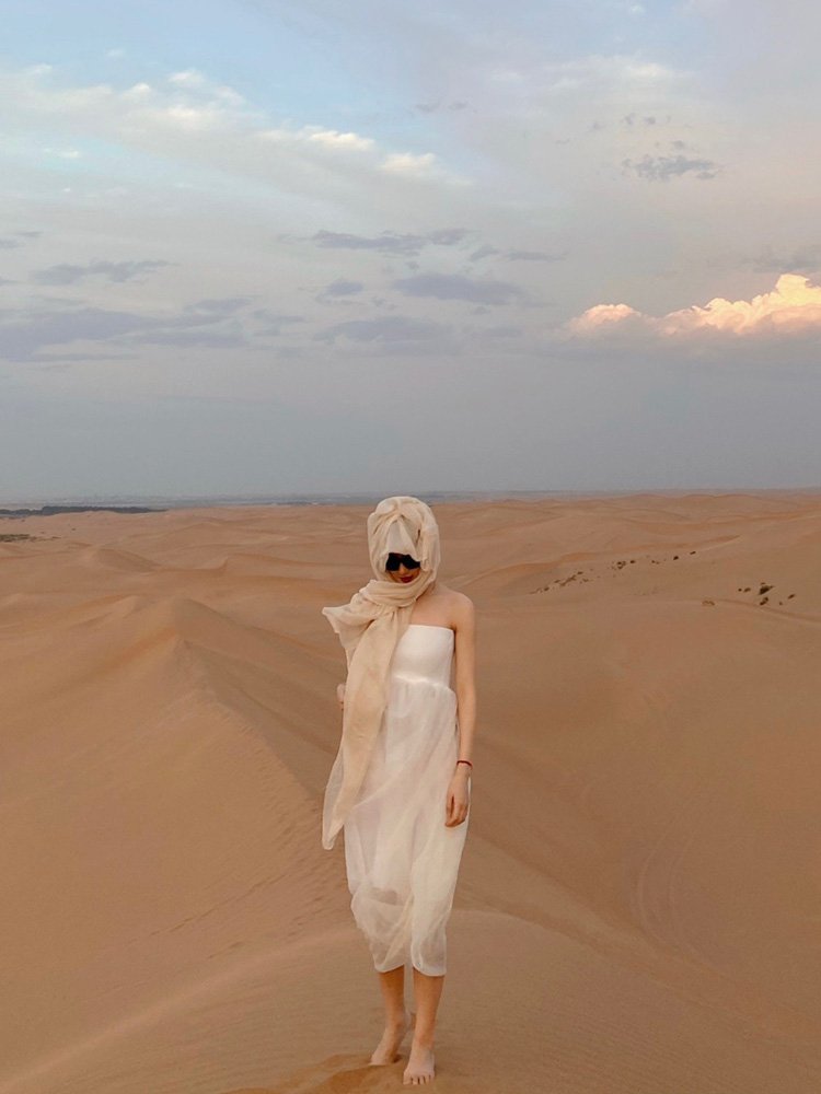 The nation's north-west Hong Kong tourist desert wears a super-tan-proof turban cotton turban scarf
