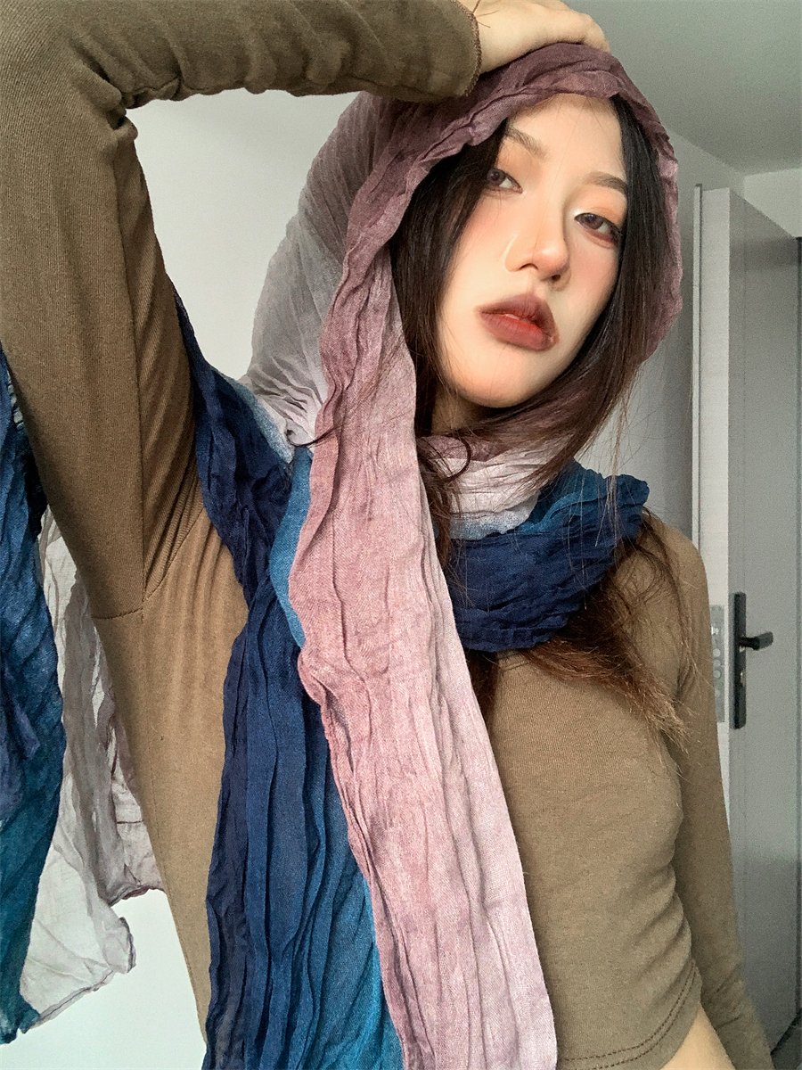 insy2k-coloured ground wind wrinkles slowly turning scarf headscarves in the middle of the country. the shawl