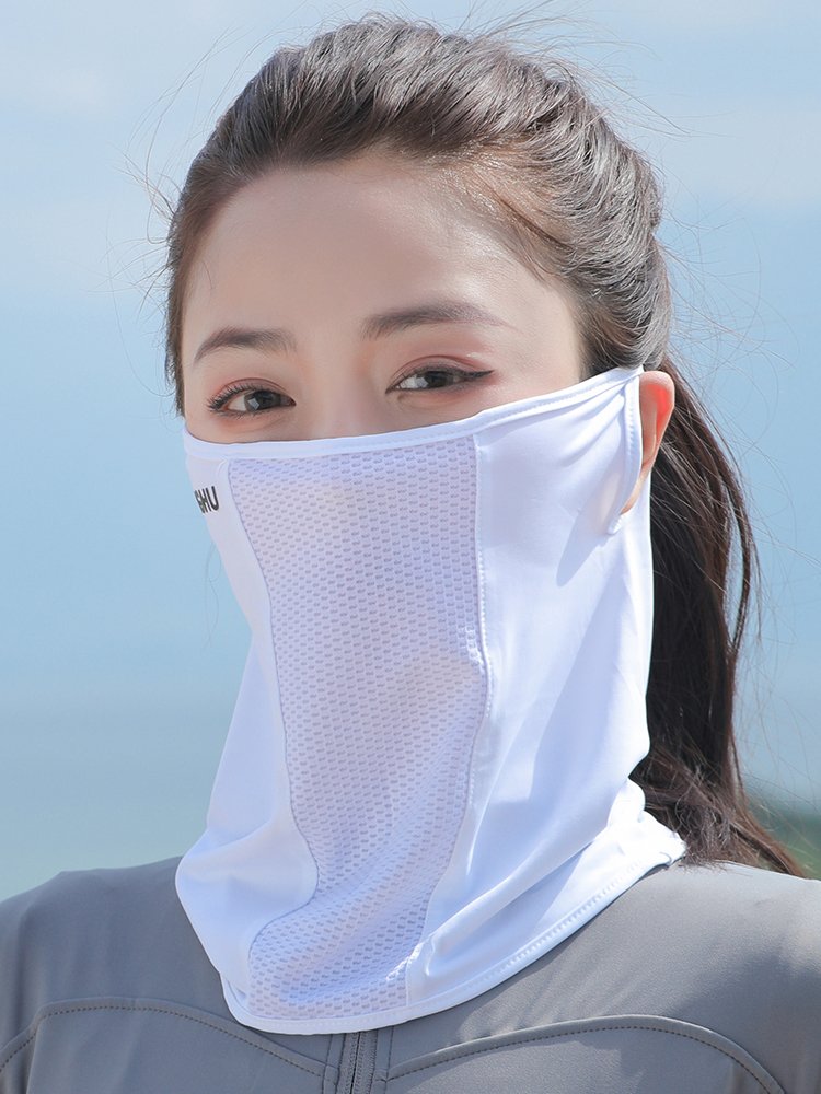 Sun-faced girl, walking around the sun in the summer, riding a hood with a neck scarf
