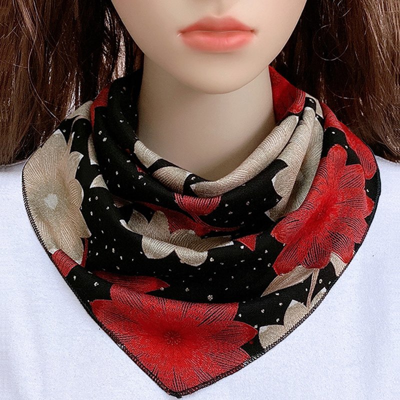 Ms. Tweaks' scarf in the autumn and winter
