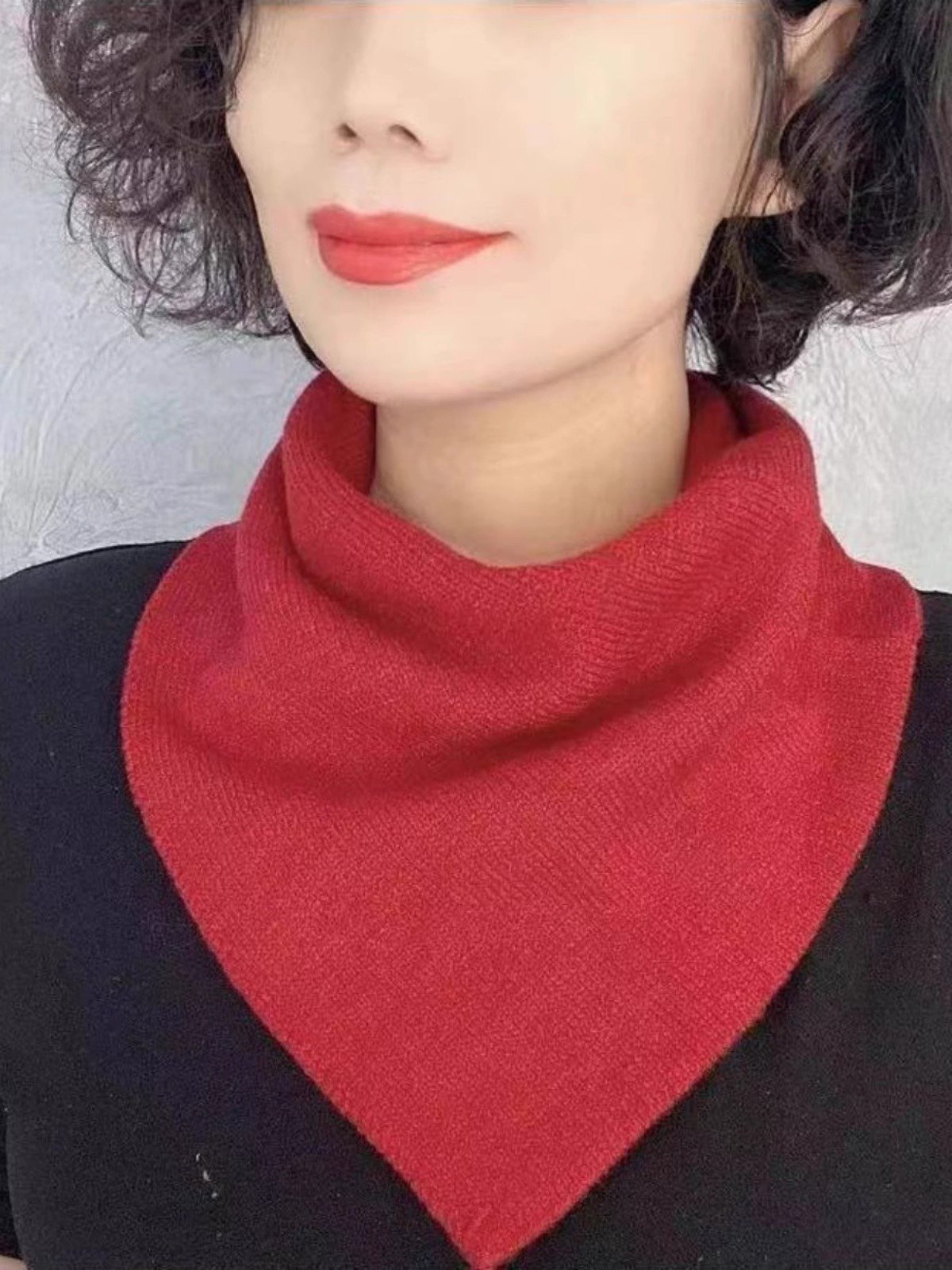 Autumn and winter knitted neck-to-grain and neck-to-grain shawl and a lazy scarf