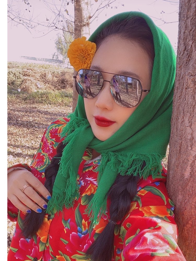 The turban of the old-age turban grandmother, the turban turban of the red-hot mother's green scarf