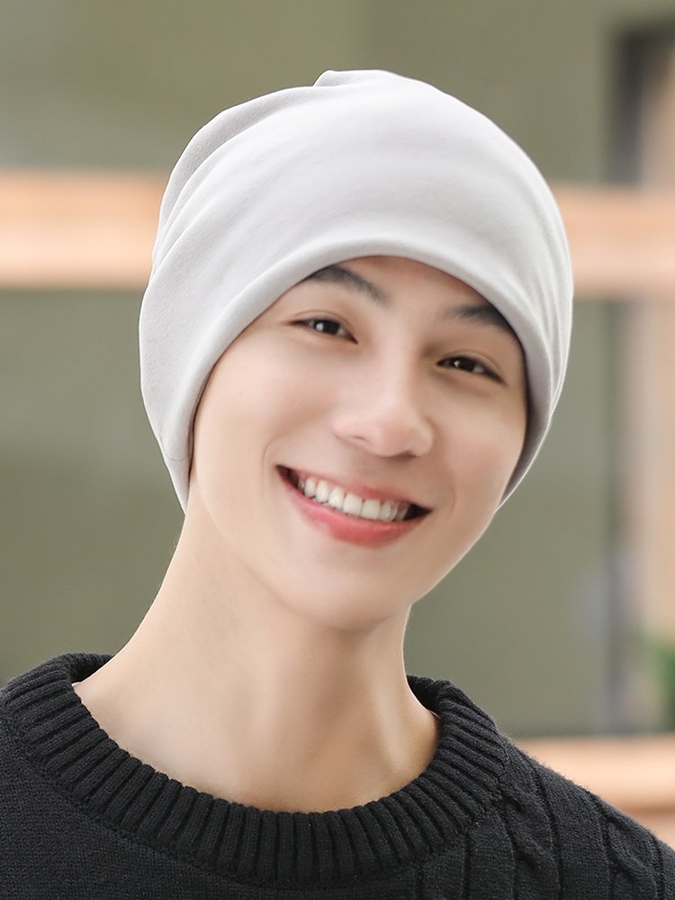 In the autumn and winter, a warm hat garter, with a thick eardrum, rides a man's and woman's turban cap