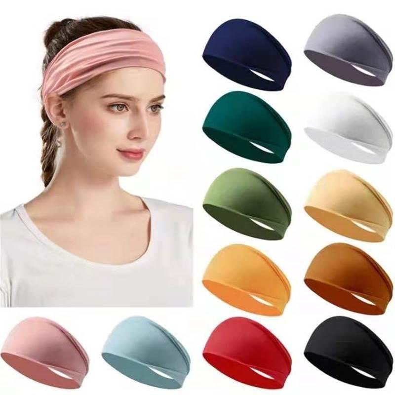 The head of the head is covered with wind and a turban to keep the head of the head warm