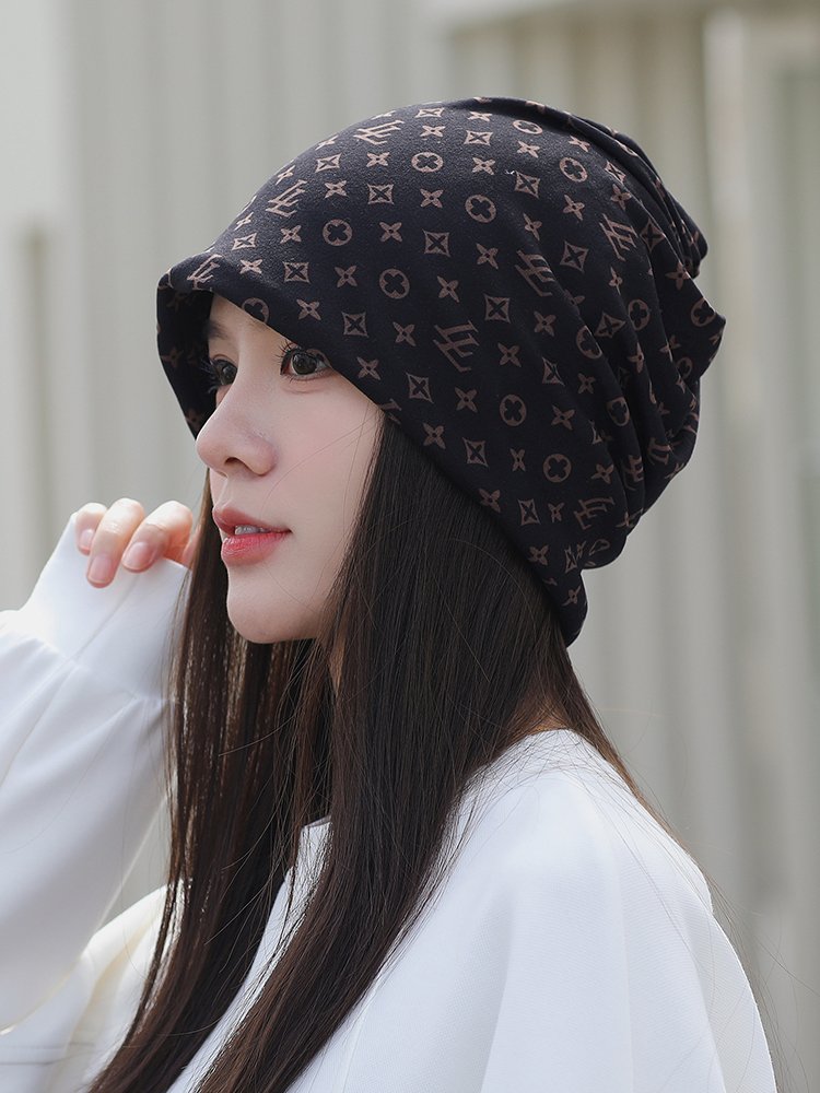 A cold-hot neck and wind twirl hat in autumn and winter