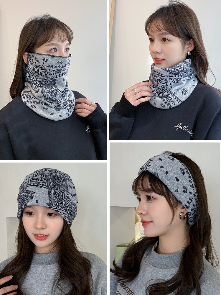 The lady with a velvet ear mask, warm and thick scarf for the autumn and winter