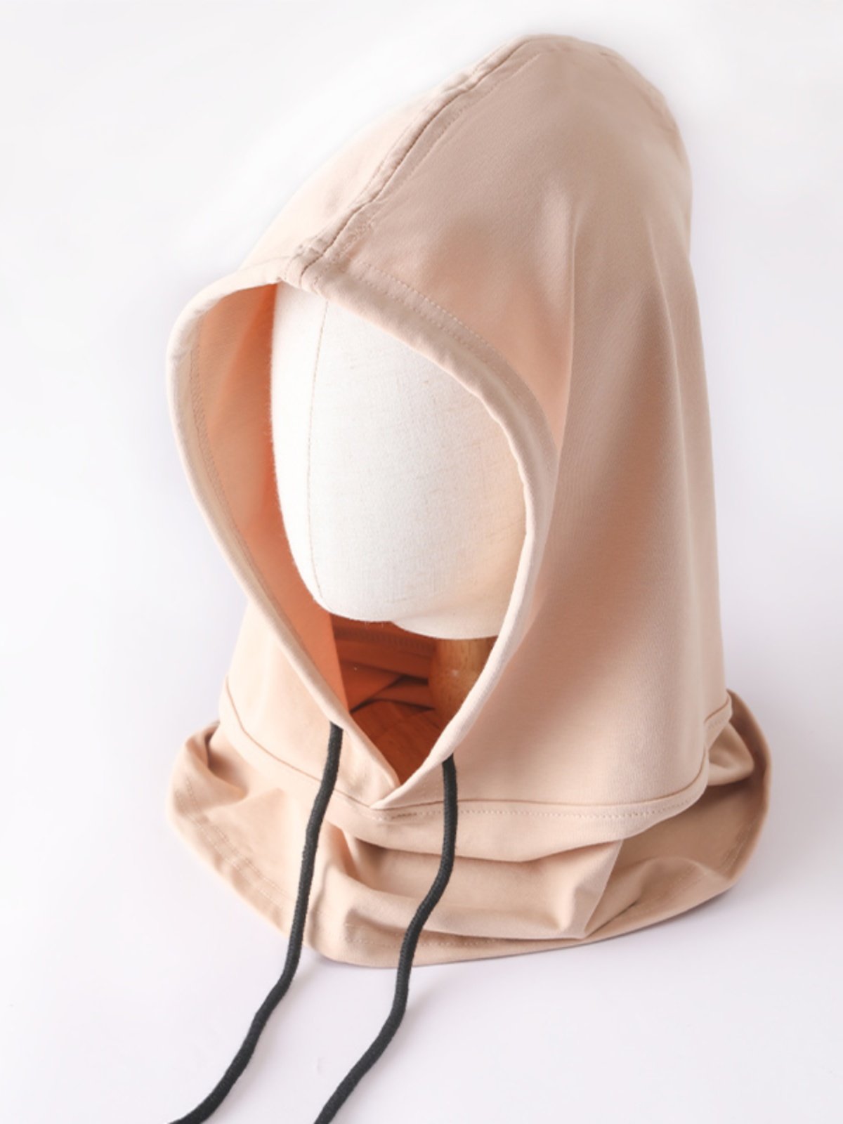 A man and woman with a knitted knitted head and a neck-covered hood to keep them warm