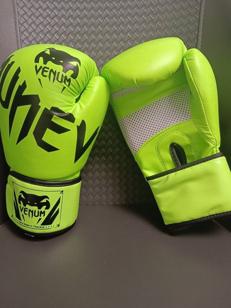 Boxing gloves adult gloves, children's scattered sandbags, men and girls fight training young manufacturers direct sales