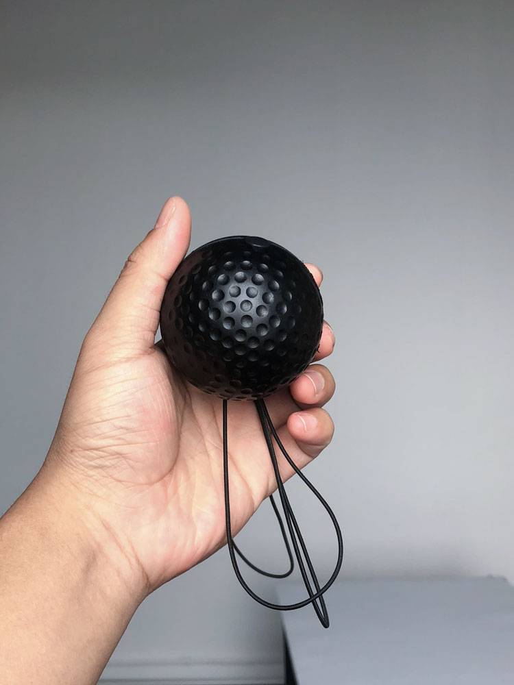 The depressor adult toy squeezing the adult star, the boy and girl with the boxing ball on the head
