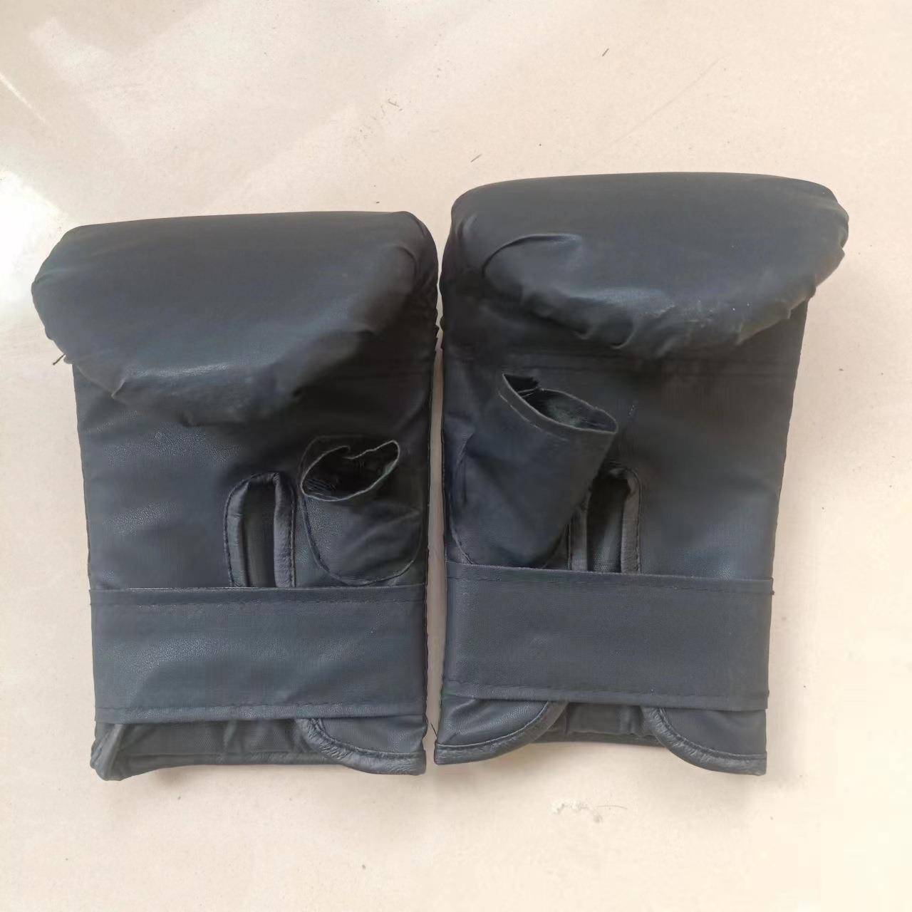 New adult boxing glove children's boxing glove boxing supplies fighting scatter fighting children's semi -finger gloves