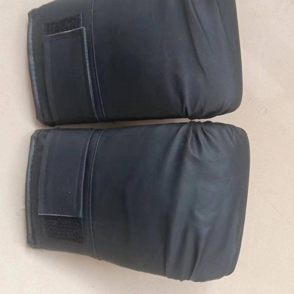 New adult boxing glove children's boxing glove boxing supplies fighting scatter fighting children's semi -finger gloves