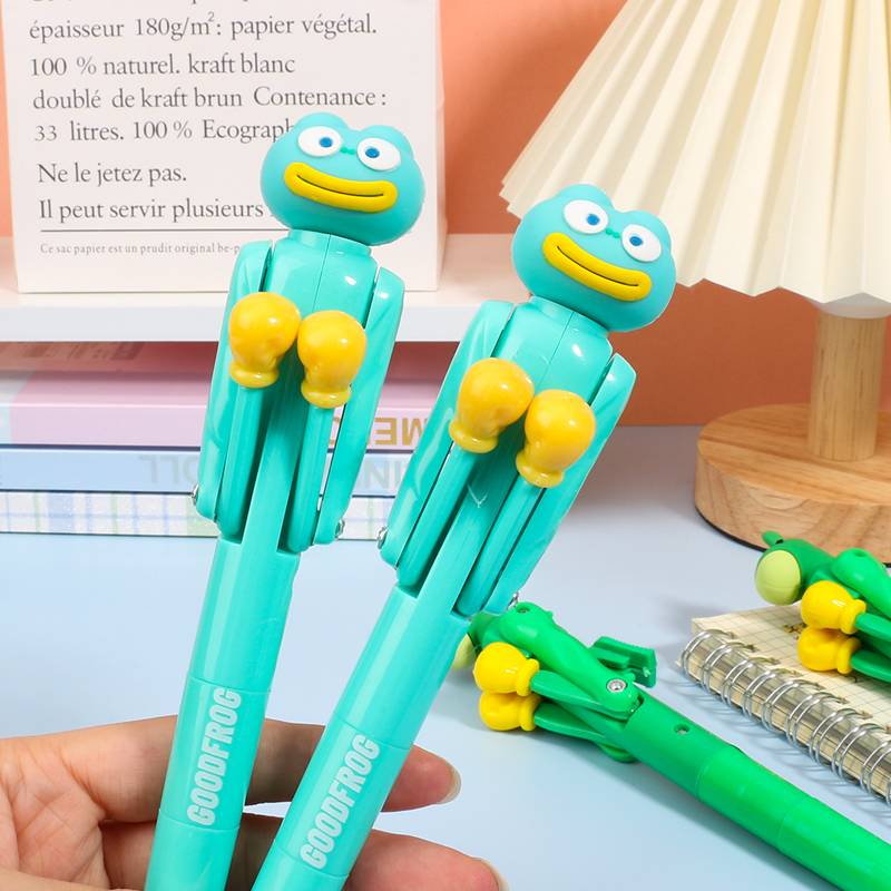 A green frog boxing pen