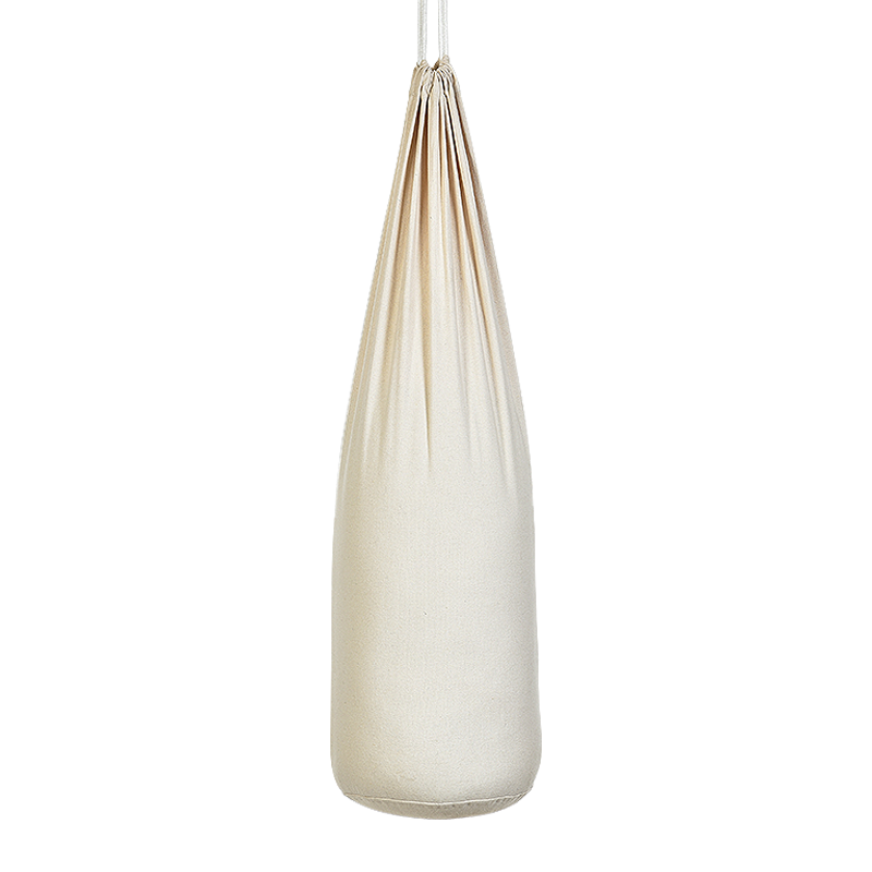WHITE SANDBAGS WITH A HEIGHT OF 70X12 IN DIAMETER