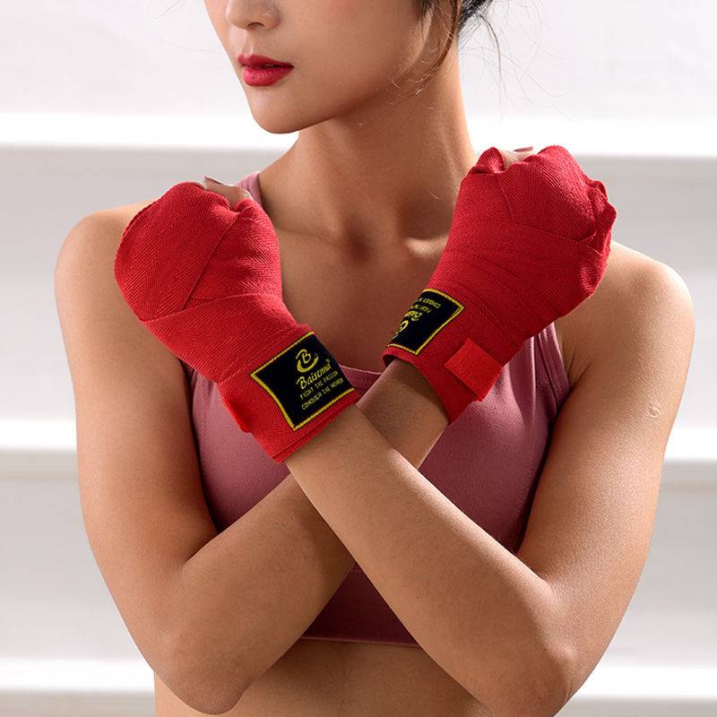 Boxing bandage tie hand with protective gear scattered hand with sandbags, hand -in -law, Muay Thai men and women strap sports fighting